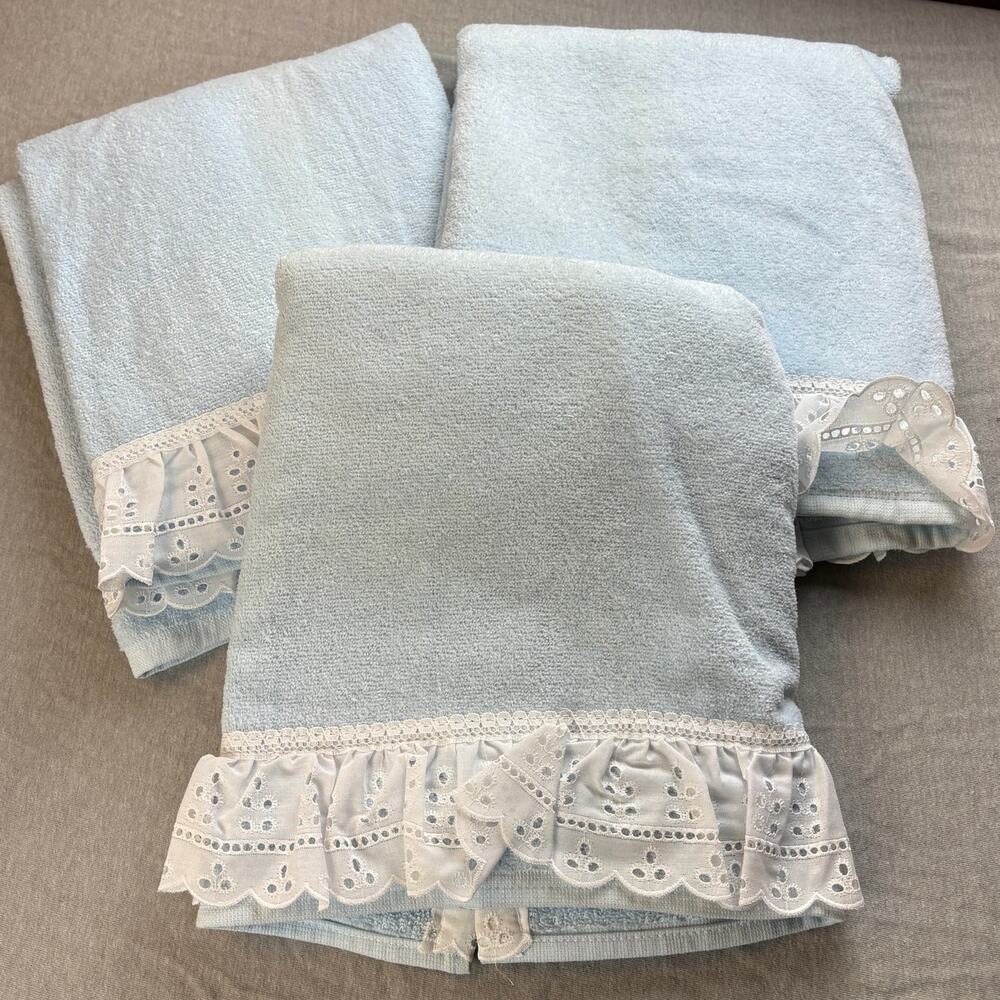 Set 3 Vintage R.A. Briggs Bath Bath Towels Blue with White Lace Ruffle